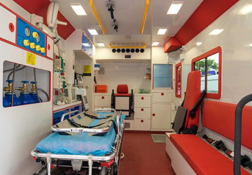 千里護送，轉運救護車帶動救護車廠家發(fā)展02