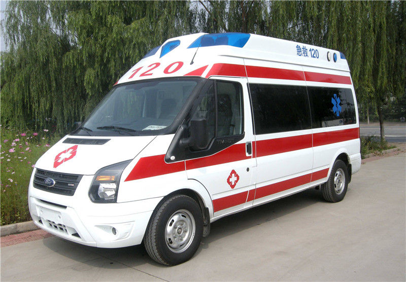 移動救護車為何頻頻遇到前方司機不及時避讓？